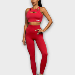 <p>Над 7 нюанса на червено</p>