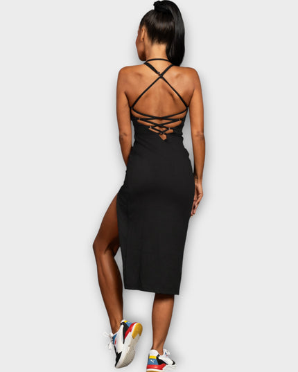 Rochie elegantă - Ea le poate face pe amândouă - neagră